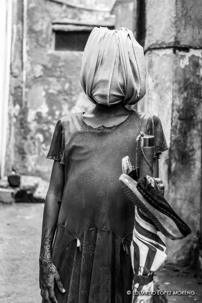 1. Concealed with shoes and umbrella LQ